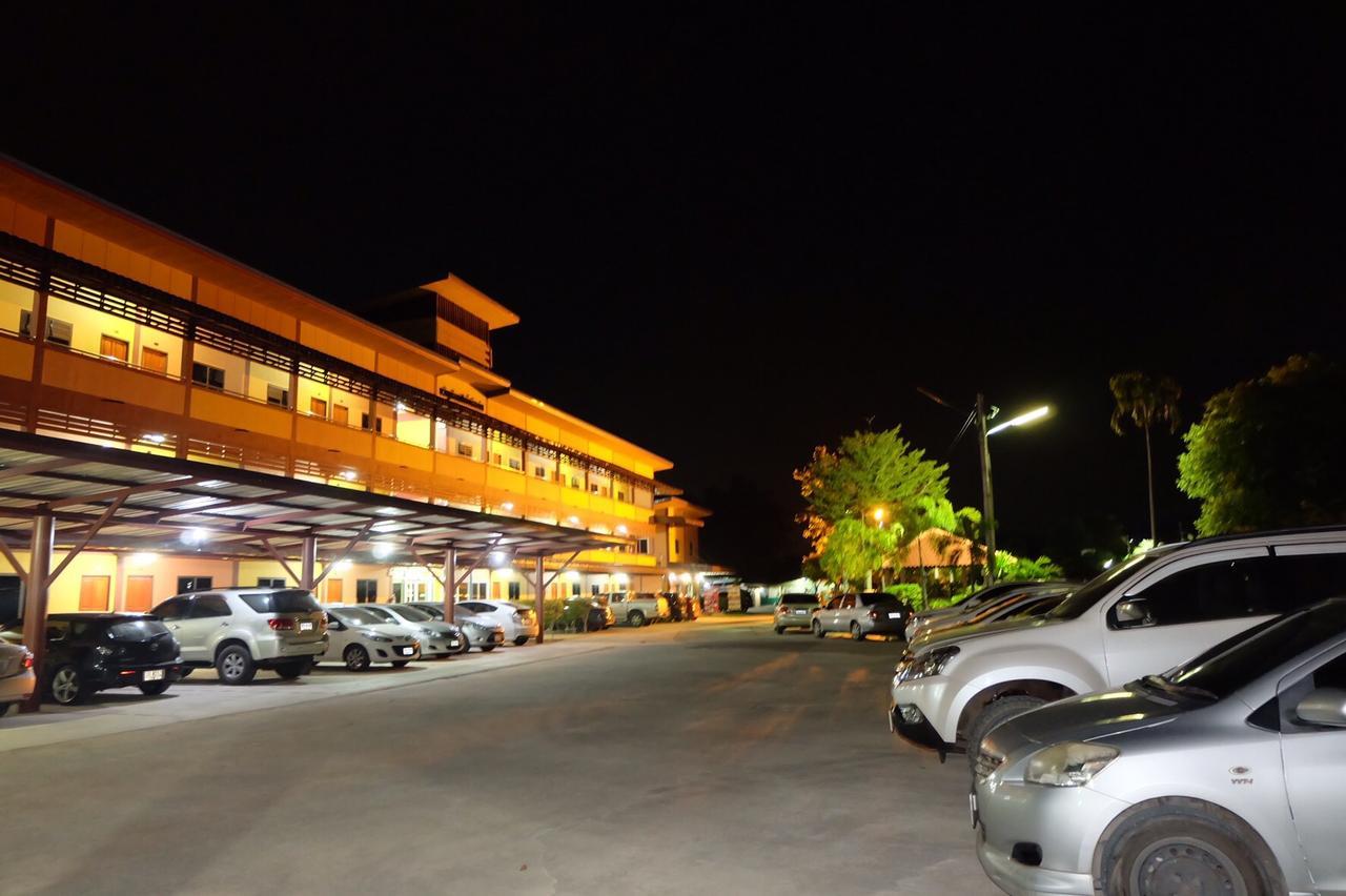 万路垂钓度假酒店 班章 外观 照片